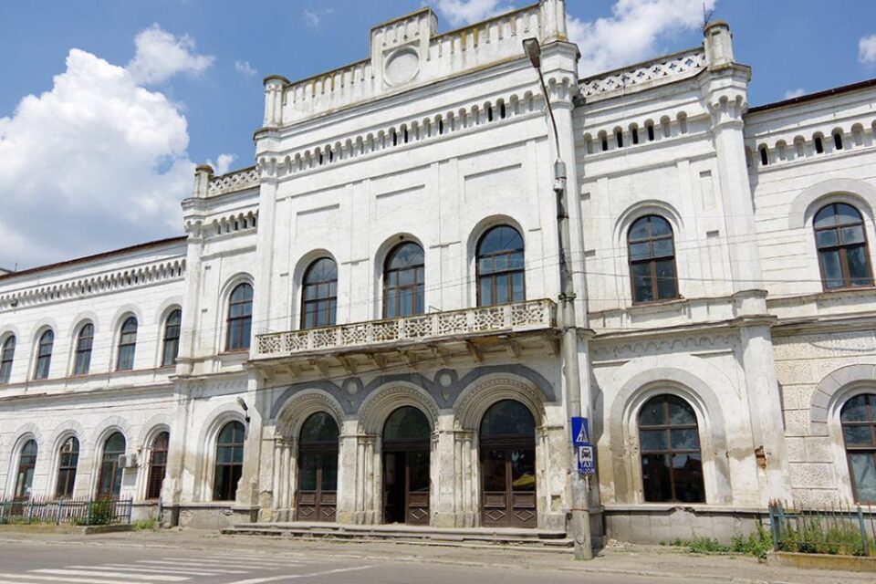 Minunea începerii lucrărilor de reparații de la Gara Ițcani nu a ținut mai mult de câteva zile Minunea începerii lucrărilor de reparații de la Gara Ițcani nu a ținut mai mult de câteva zile