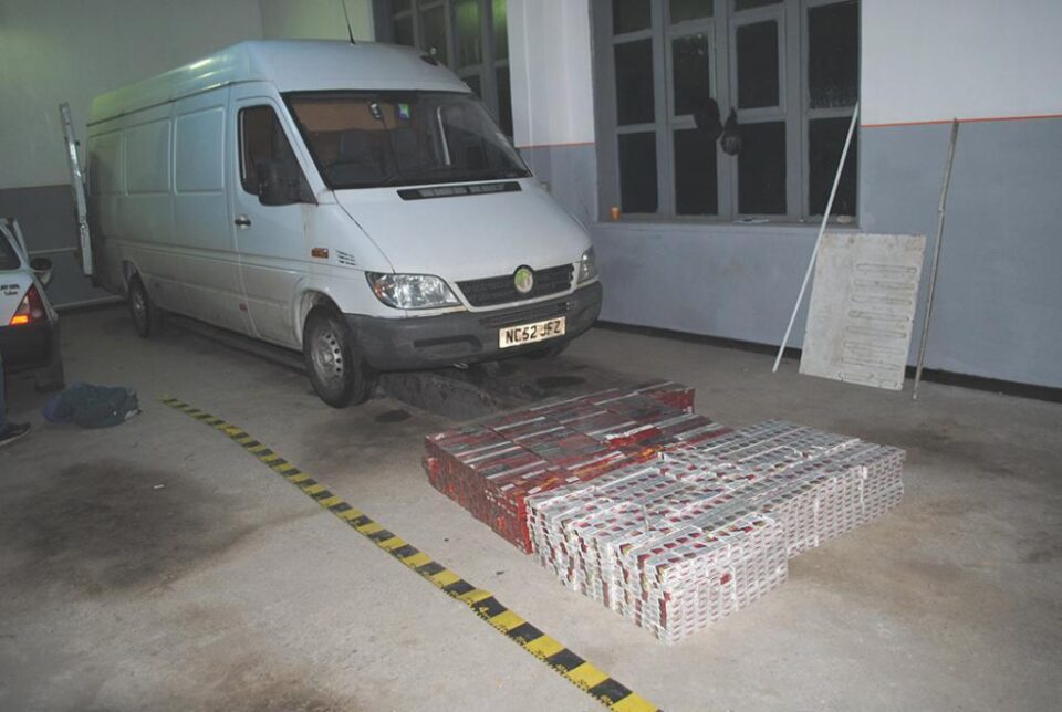 Autoutilitara cu care au fost transportate țigările