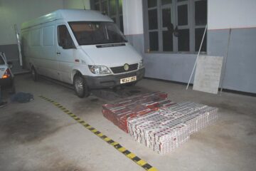 Autoutilitara cu care au fost transportate țigările