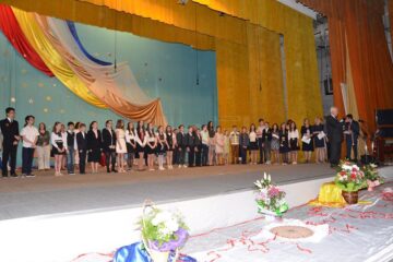 Cei mai merituoși elevi din anul școlar 2014-2015, de la Școala „Miron Costin”, au fost premiați