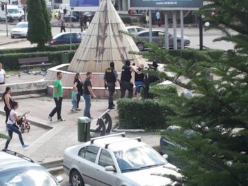Interlopi din Suceava, săltați de pe stradă, sub acuzația că erau recuperatori plătiți și autori ai unor șantaje de tip mafiot