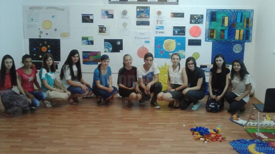 Elevii și profesorii de la Dumbrăveni, preocupați de astronomie și cosmologie