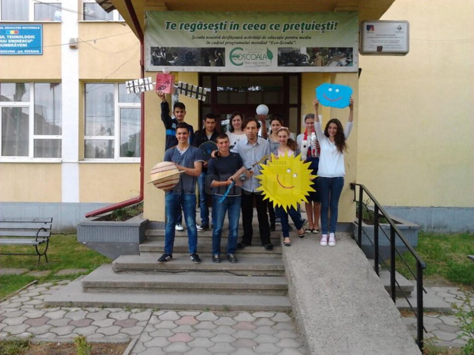 Elevii și profesorii de la Dumbrăveni, preocupați de astronomie și cosmologie