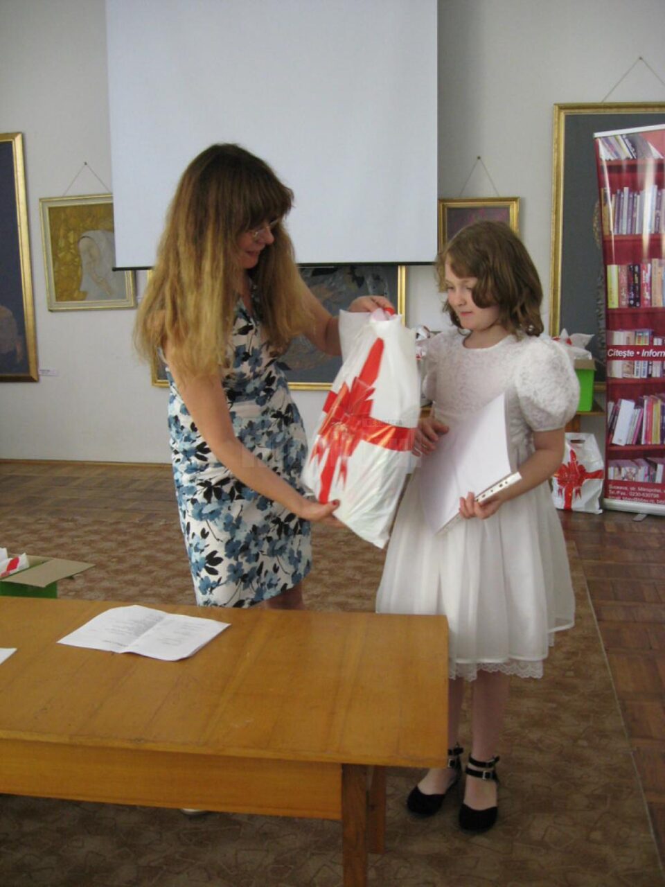 Festivitatea de premiere a elevilor participanți la proiectul „Ajutor la teme”