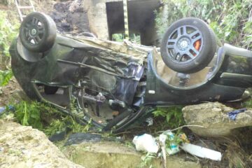 Mașina a căzut de la o diferență de nivel de aproape patru metri, direct pe cupolă