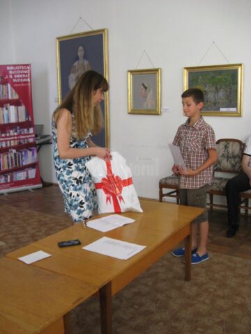 Festivitatea de premiere a elevilor participanți la proiectul „Ajutor la teme”