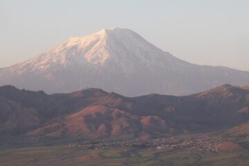 Trei suceveni au ajuns pe Ararat, legendarul vârf unde a poposit Arca lui Noe