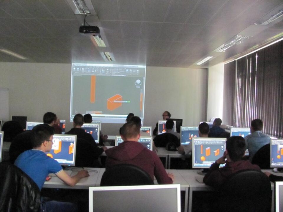 Cooperare europeană pentru îmbunătățirea competențelor profesionale tehnice în proiectarea asistată de calculator 2D/3D CAD
