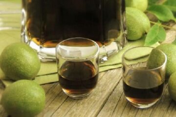 Lichior de leac din nucă verde, ca la Mănăstirea Dintr-un Lemn