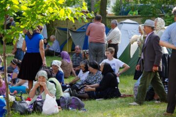 Slujba de priveghere din ajunul Sânzienelor a adunat împreună mii de pelerini