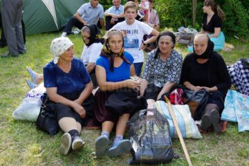 Slujba de priveghere din ajunul Sânzienelor a adunat împreună mii de pelerini