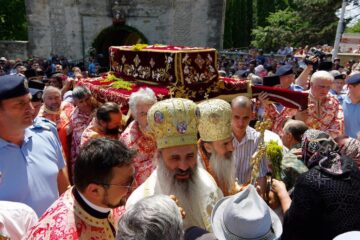 Racla cu moaște a Sfântului Ioan a fost plimbată pe străzile orașului