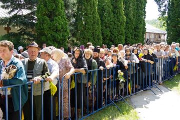 Pelerinii au așteptat să se închine la racla Sfântului Ioan cel Nou