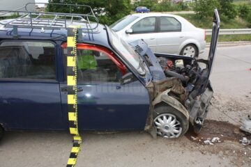 În urma impactului au avut de suferit toate cele patru persoane din Dacie