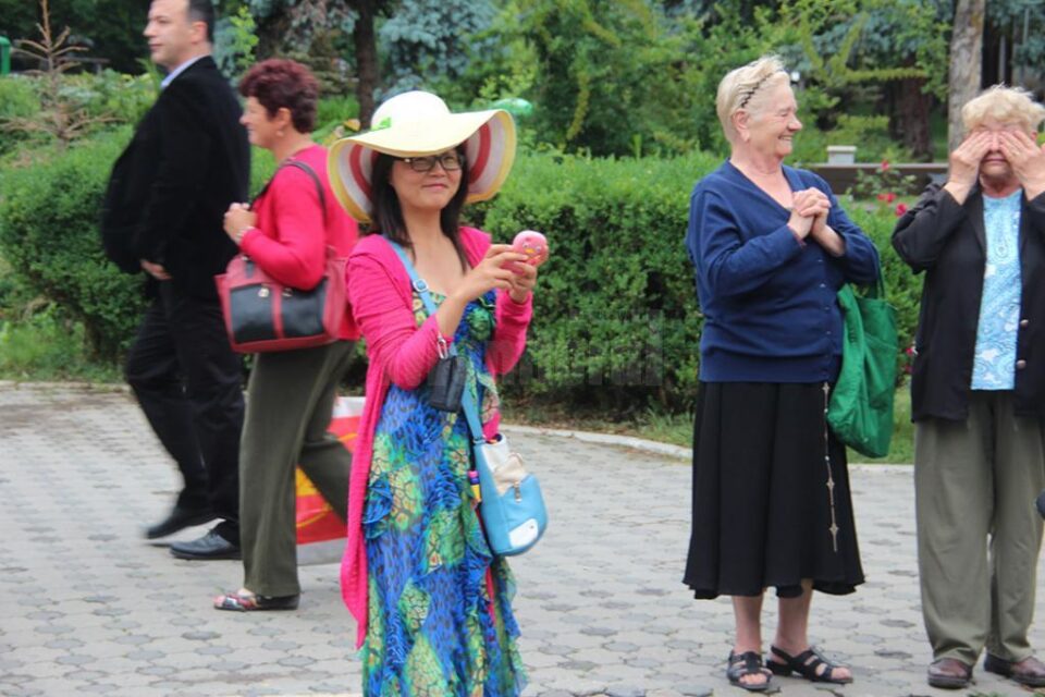 Turiști din China au imortalizat ceremonialul militar de la Suceava