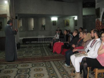 Pelerinii porniți pe urmele celor ce au salvat credința și demnitatea neamului românesc au poposit la Biserica Nașterea Maicii Domnului din Suceava