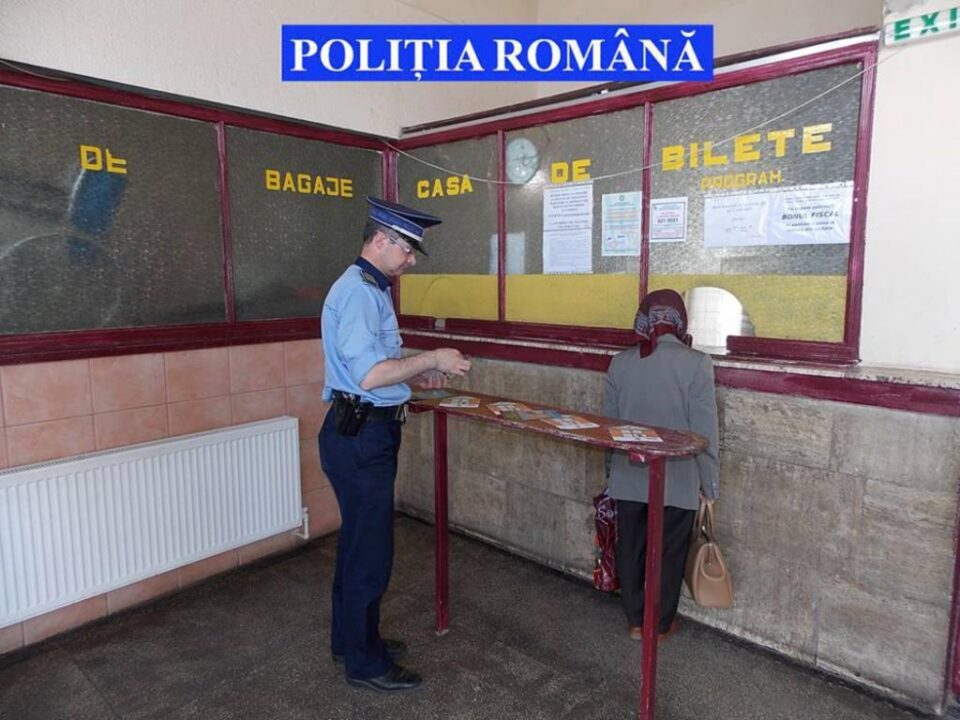 Polițiștii au distribuit materiale informative cu recomandări preventive
