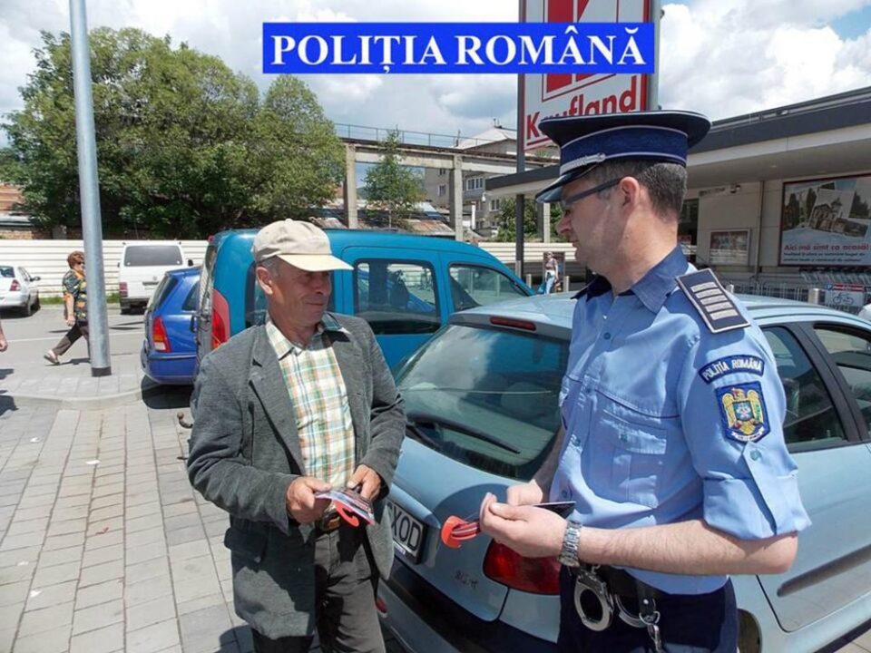 Polițiștii au distribuit 800 de pliante cu mesajul ,,Nu-ți lăsa mașina la îndemâna hoților”