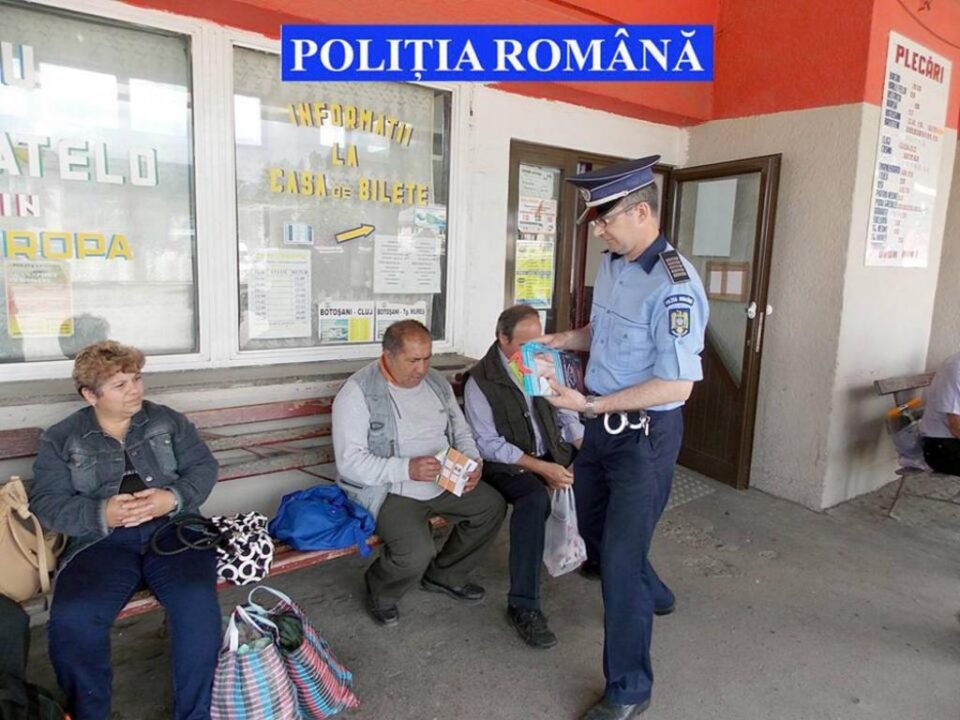 Polițiștii au distribuit materiale informative cu recomandări preventive
