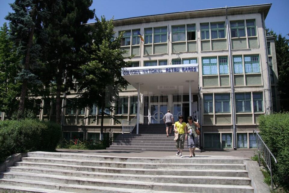 Colegiul Național „Petru Rareș” Suceava se plasează pe locul I într-un top realizat de Ministerul Educației, în funcție de notele de la testarea de la final de gimnaziu Colegiul Național „Petru Rareș” Suceava se plasează pe locul I într-un top realizat de Ministerul Educației, în funcție de notele de la testarea de la final de gimnaziu
