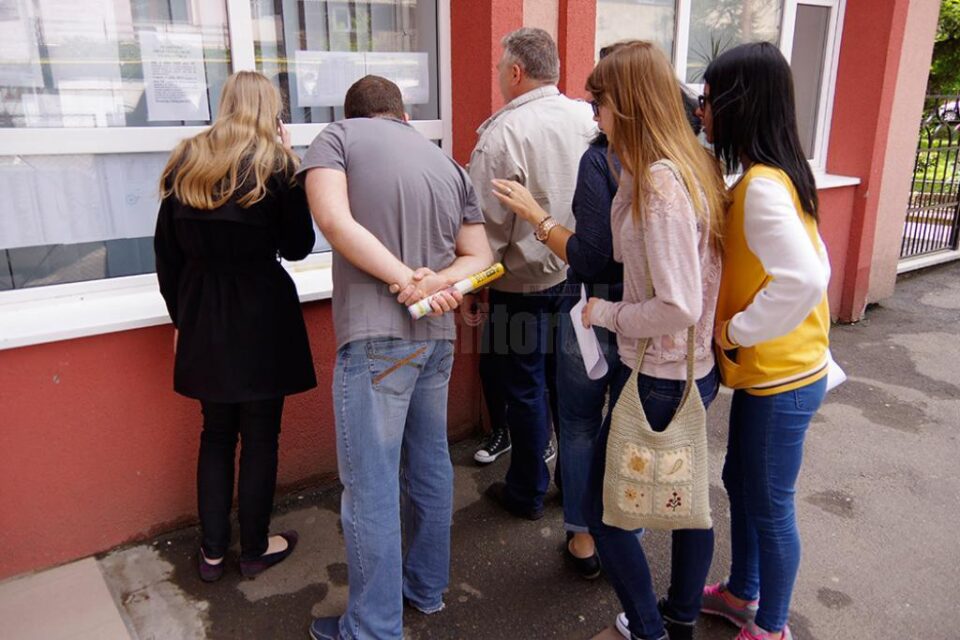 Elevii suceveni au depus 675 de contestații, toți sperând că după recorectarea tezelor vor obține note mai mari Elevii suceveni au depus 675 de contestații, toți sperând că după recorectarea tezelor vor obține note mai mari