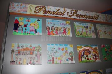 Vernisajul expoziției de artă plastică ,,Prilej de Bucurie”, la Grădinița ,,Gulliver”