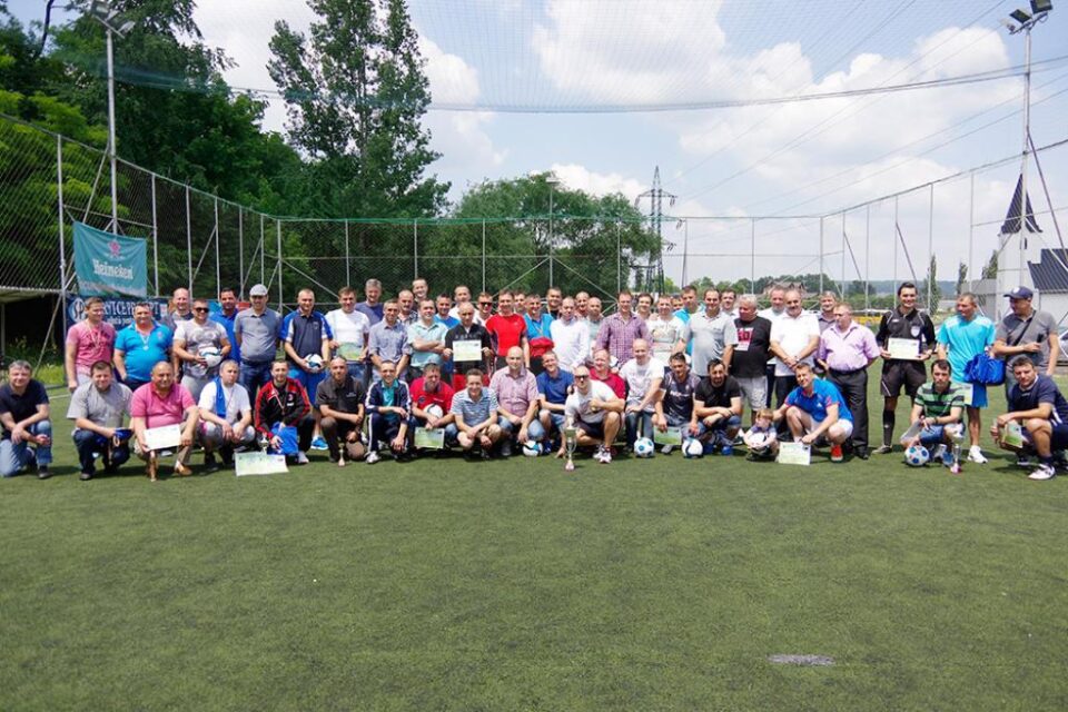 Poza de grup de la final, cu laureații ediției a V-a a campionatului