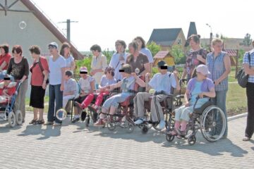 Părinții a peste 2.000 de copii cu grade de handicap din județ, scutiți de impozite