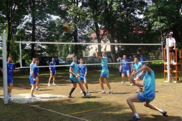 Echipa de volei masculin a Clubului Sportiv Municipal Suceava a participat în weekendul trecut la un turneu de pregătire, în Ucraina, intitulat Cupa Zalyea Sneatiskogo