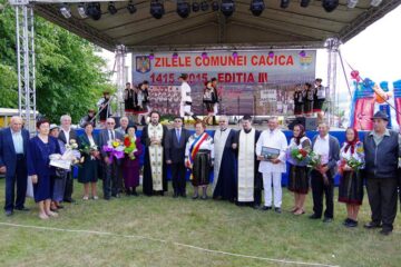 14 cupluri de aur din comuna Cacica au fost premiate de primarul Elena Boloca