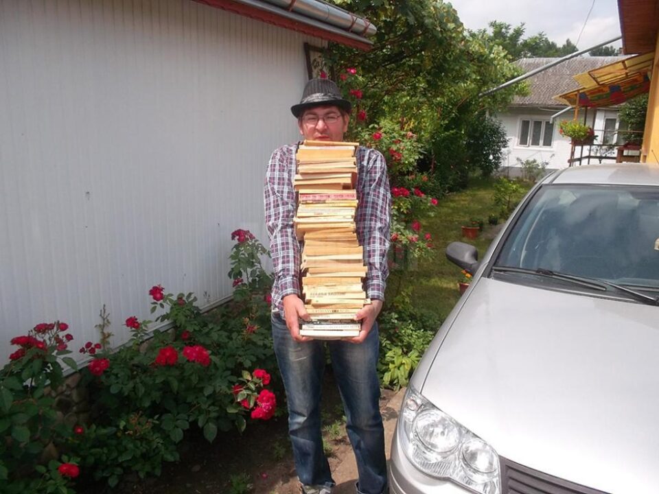 Tânărul a strâns deja aproape 2000 de cărți