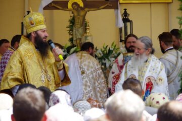 Trei arhierei, un sobor de 137 de preoți și peste 3.000 de pelerini, prezenți ieri la Mănăstirea Putna