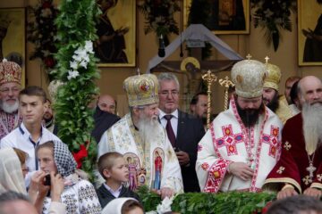 Trei arhierei, un sobor de 137 de preoți și peste 3.000 de pelerini, prezenți ieri la Mănăstirea Putna