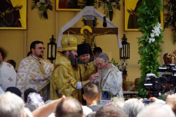 Trei arhierei, un sobor de 137 de preoți și peste 3.000 de pelerini, prezenți ieri la Mănăstirea Putna