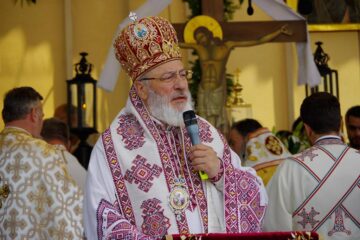 Trei arhierei, un sobor de 137 de preoți și peste 3.000 de pelerini, prezenți ieri la Mănăstirea Putna