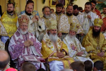 Trei arhierei, un sobor de 137 de preoți și peste 3.000 de pelerini, prezenți ieri la Mănăstirea Putna