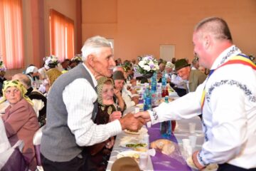 Primarul Gheorghe Fron a premiat 165 de cupluri de aur