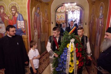 Trei arhierei, un sobor de 137 de preoți și peste 3.000 de pelerini, prezenți ieri la Mănăstirea Putna
