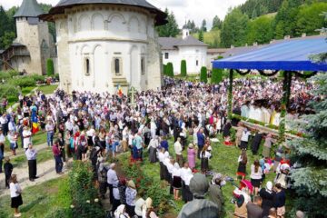 Peste 3.000 de pelerini, prezenți ieri la Mănăstirea Putna