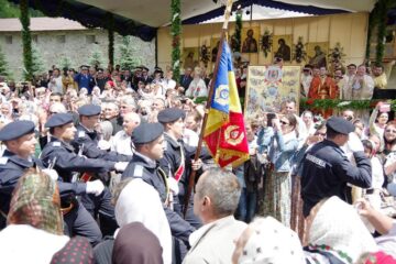 Trei arhierei, un sobor de 137 de preoți și peste 3.000 de pelerini, prezenți ieri la Mănăstirea Putna