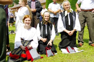 Trei arhierei, un sobor de 137 de preoți și peste 3.000 de pelerini, prezenți ieri la Mănăstirea Putna