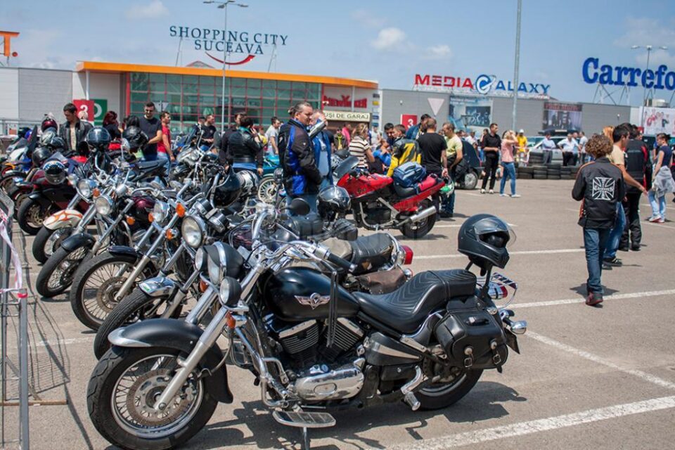 Sute de motociclete spectaculoase vor putea fi admirate sâmbătă, 4 iulie, în cadrul paradei de motocicliști, în parcarea Shopping City Suceava