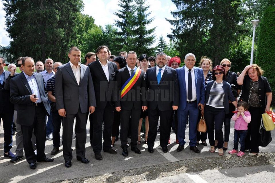 La Sfânta Liturghie de la Mănăstirea Putna, Coroamă a însoțit delegația liberală condusă de deputatul Ioan Balan La Sfânta Liturghie de la Mănăstirea Putna, Coroamă a însoțit delegația liberală condusă de deputatul Ioan Balan