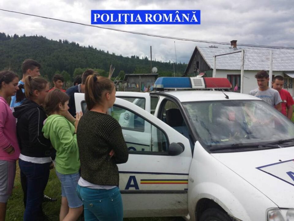 Copii cu rezultate bune la învățătură au participat la o tabără de vară organizată de polițiști