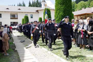 Trei arhierei, un sobor de 137 de preoți și peste 3.000 de pelerini, prezenți ieri la Mănăstirea Putna