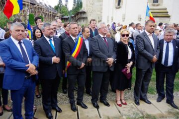 Oficialități și șefi de instituții