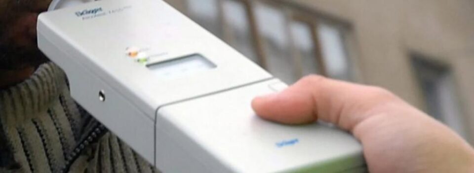 Bărbatul din Câmpulung Moldovenesc a fost depistat cu o alcoolemie de 1,45 la mie în aerul expirat Bărbatul din Câmpulung Moldovenesc a fost depistat cu o alcoolemie de 1,45 la mie în aerul expirat