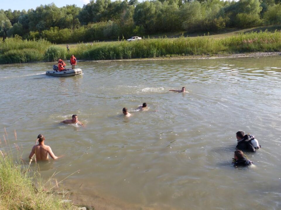 Doi copii, unul de 12 și unul de 14 ani, înecați în râul Suceava