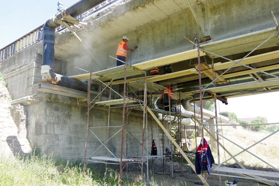 Lucrări sub pod