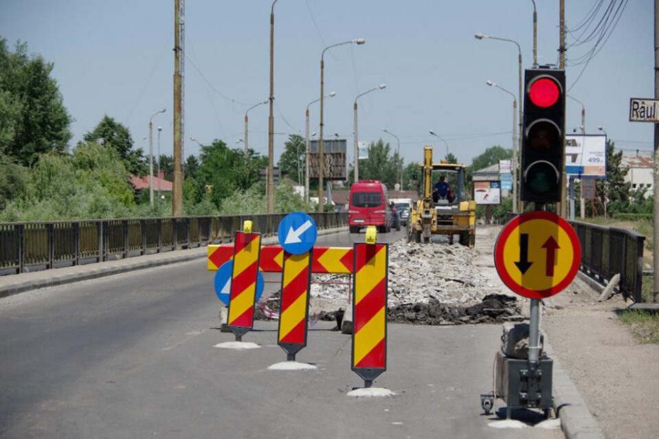 Timpul de așteptare la semafor este de două minute